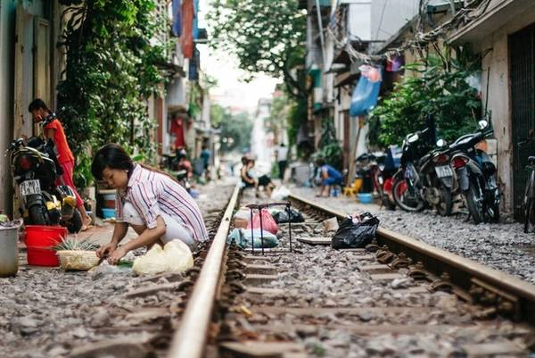 Nhiều du khách cho biết cảm giác đầu tiên khi họ nhìn vào những bức ảnh Pocock chụp là "nguy hiểm, không an toàn". Nhiều du khách cho biết cảm giác đầu tiên khi họ nhìn vào những bức ảnh Pocock chụp là "nguy hiểm, không an toàn".