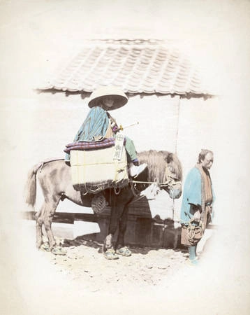 Vị quan trên lưng ngựa, ảnh chụp năm 1865.