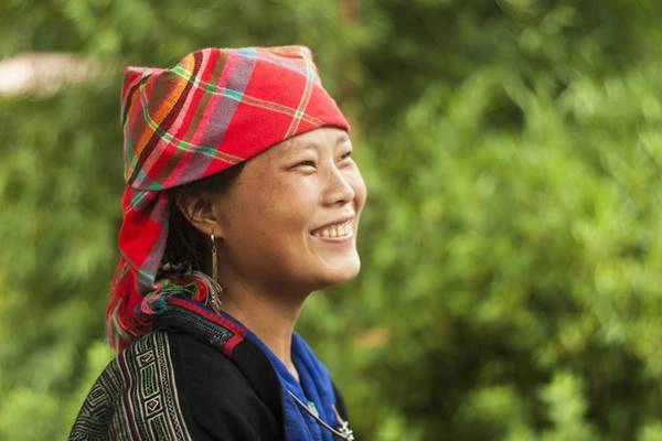 Nụ cười của người phụ nữ trong những phút giải lao sau buổi làm đồng vất vả. Mùa vàng Mù Cang Chải một năm chỉ có một lần, mang tới bao niềm hy vọng về một cuộc sống ấm no cho người dân nơi đây. Nụ cười của người phụ nữ trong những phút giải lao sau buổi làm đồng vất vả. Mùa vàng Mù Cang Chải một năm chỉ có một lần, mang tới bao niềm hy vọng về một cuộc sống ấm no cho người dân nơi đây.
