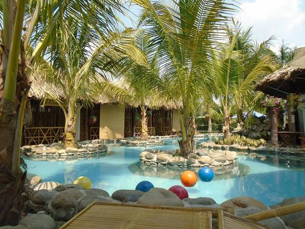 Nơi này có cả dịch lưu trú cho du khách với không gian xanh mướt. Ảnh: Nông Trang Xanh