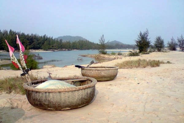 Cảnh quan xung quanh biển rất đẹp và đa dạng. Ảnh: Ursel Ramsch/ flickr.com Cảnh quan xung quanh biển rất đẹp và đa dạng. Ảnh: Ursel Ramsch/ flickr.com
