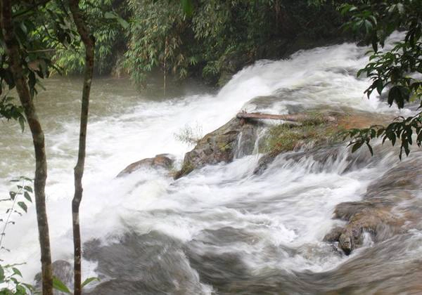 Vào mùa mưa nước chảy rất nhiều. Ảnh: An Nguyên Vào mùa mưa nước chảy rất nhiều. Ảnh: An Nguyên