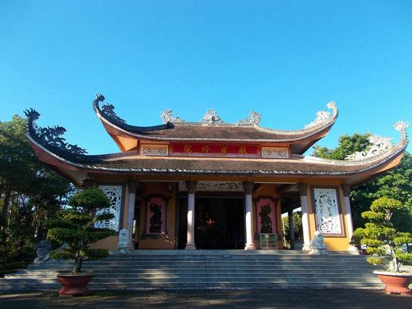 Chánh điện. Ảnh: phuot Chánh điện. Ảnh: phuot