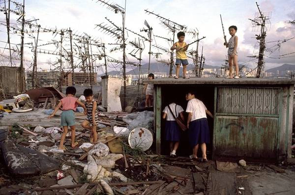 Đầu thế kỷ 20, Kowloon là một ngôi làng lụp sụp.