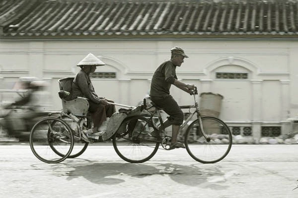Xe lôi là một phương tiện di chuyển rất phổ biến ở Đồng Tháp. Xe lôi là một phương tiện di chuyển rất phổ biến ở Đồng Tháp.