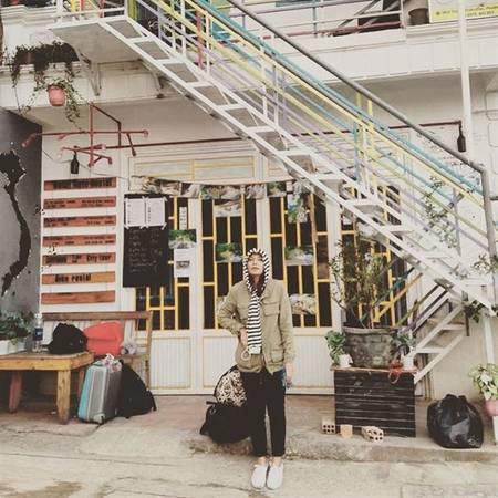 Đà Lạt Note Hostel cũng có rất nhiều góc đẹp, bạn đừng quên bấm máy vài kiểu ấn tượng đăng facebook theo trào lưu hay đơn thuần chỉ làm kỉ niệm nhé. Ảnh: instagram kokorockie
