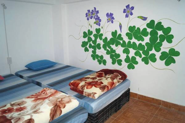 Ở Đà Lạt Note Hostel chỉ 80.000 đồng/người/đêm nên rẻ hơn nhiều so với những căn phòng Hostel ở Đà Lạt khác.
