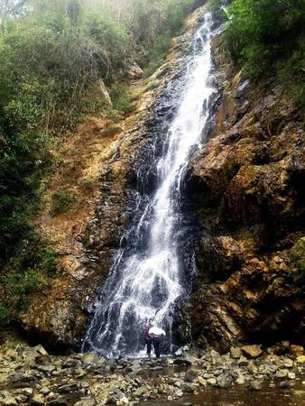 Đi khoảng 20 km nữa, chúng tôi tìm đến nơi dừng chân thứ hai trong hành trình là thác Triệu Hải ( xã Triệu hải, huyện Đạ Terh ), nơi được coi là có con thác mát lạnh và hoang sơ. Đi khoảng 20 km nữa, chúng tôi tìm đến nơi dừng chân thứ hai trong hành trình là thác Triệu Hải ( xã Triệu hải, huyện Đạ Terh ), nơi được coi là có con thác mát lạnh và hoang sơ.