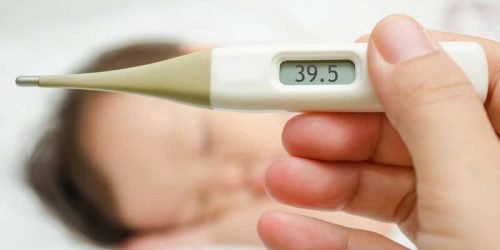 Sốt cao trên 39 độ là biểu hiện của bệnh ở giai đoạn 2b