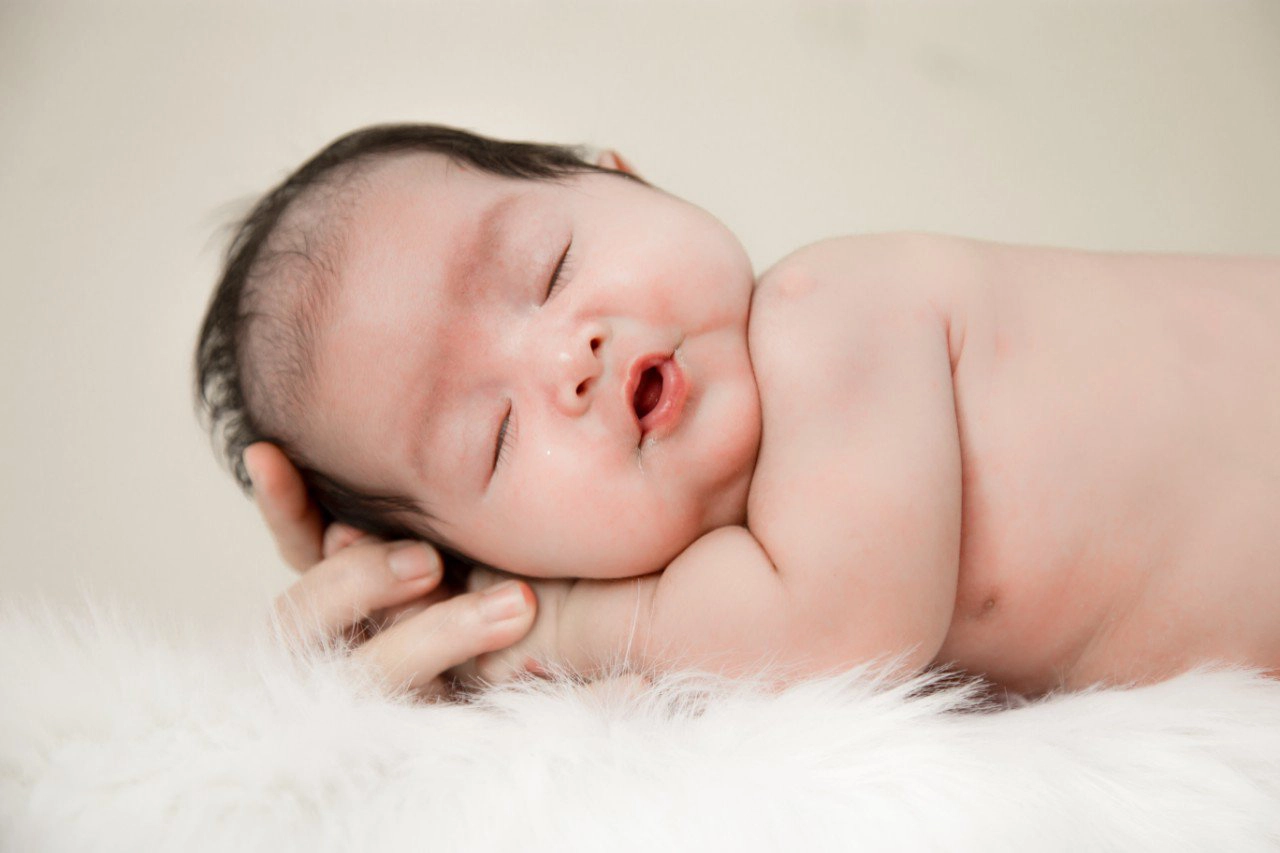 Trẻ sơ sinh 2 tháng tuổi