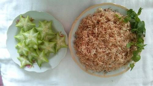 Ngoài khế chua, moi xào có thể ăn cùng với bánh đa nướng. Ảnh: Ngọc Thanh. Ngoài khế chua, moi xào có thể ăn cùng với bánh đa nướng. Ảnh: Ngọc Thanh.