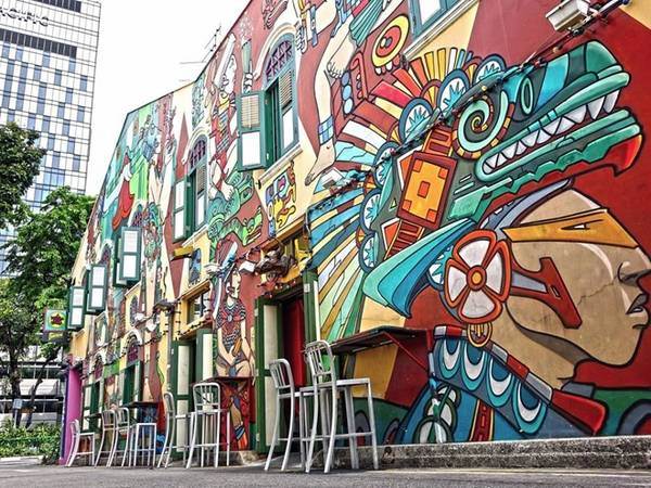 Haji Lane ở khu Kampong Glam là một con hẻm hẹp có nhiều cửa hàng nhỏ dễ thương mà các tín đồ thời trang sẽ thích mê.