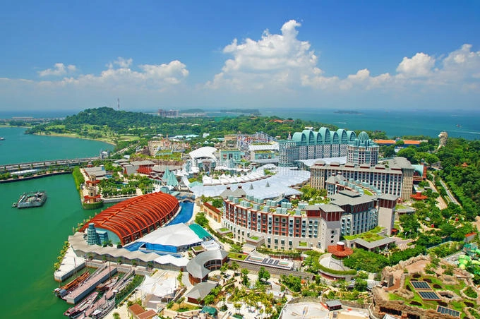 Ngoài hai cái tên trên, những chuyên gia đưa ra khả năng hội nghị thượng đỉnh diễn ra trên đảo Sentosa - có lợi thế về vị trí tách biệt với thành phố. Tuy nhiên, tổ hợp khách sạn trên hòn đảo này có cơ sở vật chất mạnh về dịch vụ nghỉ dưỡng và giải trí, hơn là dành cho những sự kiện tầm cỡ thế giới như cuộc gặp mặt giữa hai nhà lãnh đạo Mỹ - Triều Tiên. Ngoài hai cái tên trên, những chuyên gia đưa ra khả năng hội nghị thượng đỉnh diễn ra trên đảo Sentosa - có lợi thế về vị trí tách biệt với thành phố. Tuy nhiên, tổ hợp khách sạn trên hòn đảo này có cơ sở vật chất mạnh về dịch vụ nghỉ dưỡng và giải trí, hơn là dành cho những sự kiện tầm cỡ thế giới như cuộc gặp mặt giữa hai nhà lãnh đạo Mỹ - Triều Tiên.