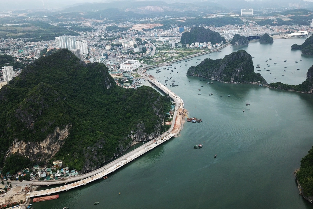 Đường bao núi. Ảnh: Báo Quảng Ninh.