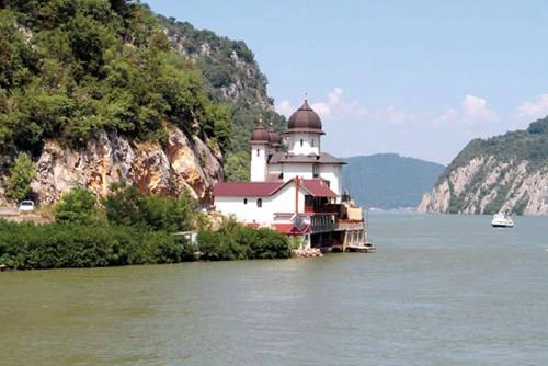  Hẻm núi Iron Gate (cổng sắt) giữa Serbia và Romania