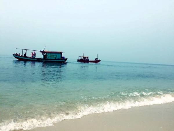 Bạn cũng đừng quên ghé thăm đảo nhỏ Cô Tô. Nơi đây không có người dân sinh sống và chưa bị tác động bởi con người, nên còn rất hoang sơ. Bạn cũng đừng quên ghé thăm đảo nhỏ Cô Tô. Nơi đây không có người dân sinh sống và chưa bị tác động bởi con người, nên còn rất hoang sơ.