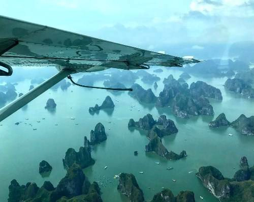 Ảnh vịnh Hạ Long từ trên cao được đạo diễn phim Kong chia sẻ. Ảnh: Jordan Vogt-Roberts.