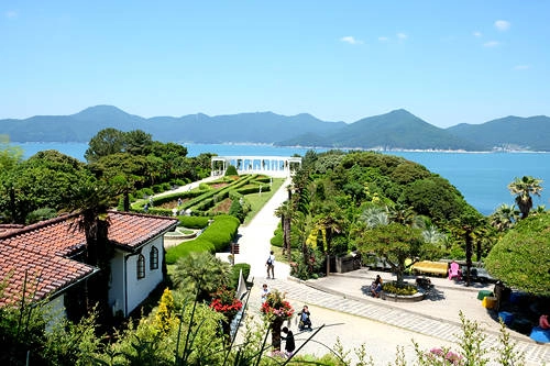 Vườn địa đàng Oedo -Botania, bối cảnh quay phim 'Bản tình ca mùa đông'. Vườn địa đàng Oedo -Botania, bối cảnh quay phim 'Bản tình ca mùa đông'.