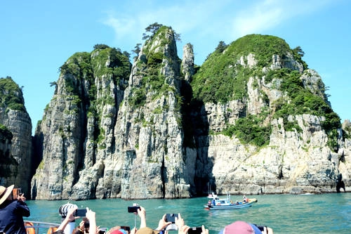 Đảo đá tự nhiên Haekumkang nằm giữa vùng biển phía nam. Đảo đá tự nhiên Haekumkang nằm giữa vùng biển phía nam.