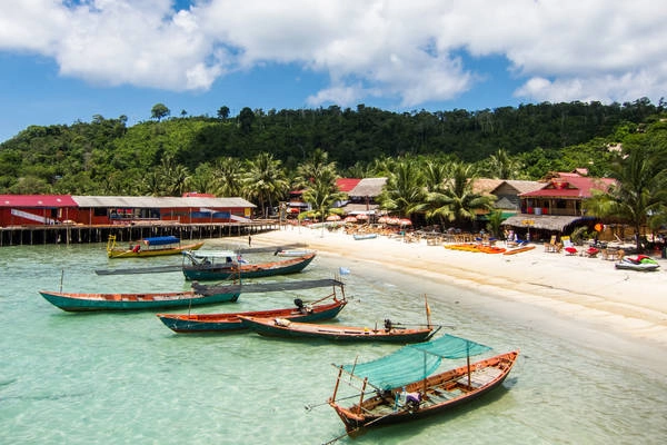 Đảo Koh Rong là một điểm du lịch thú vị và thu hút bởi vẻ đẹp thơ mộng, yên bình. Đây là nơi thích hợp để bạn tận hưởng không khí trong lành và tĩnh lặng sau những bận rộn của cuộc sống. Ảnh: Lindsaypunk