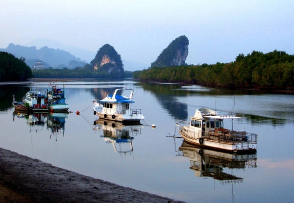 Khung cảnh bình yên ở thị trấn Krabi. Ảnh: Melila Khung cảnh bình yên ở thị trấn Krabi. Ảnh: Melila