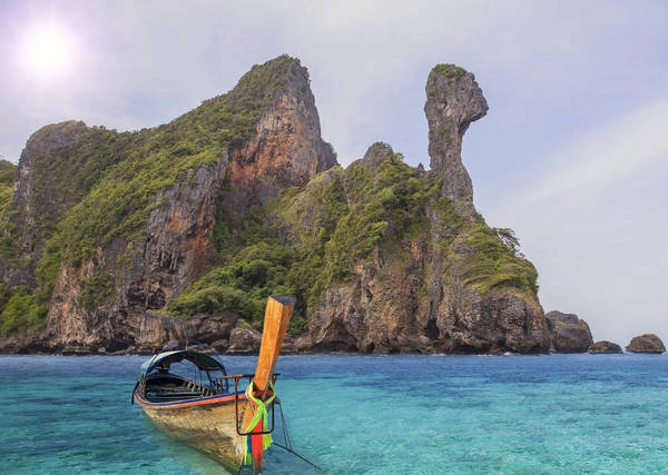 Xung quanh Krabi là nhiều đảo đá rời hoang sơ, nói lãng mạn cũng đúng, mà nói kỳ bí mời gọi khám phá cũng không quá lời một chút nào. Ảnh: Anekphoto Xung quanh Krabi là nhiều đảo đá rời hoang sơ, nói lãng mạn cũng đúng, mà nói kỳ bí mời gọi khám phá cũng không quá lời một chút nào. Ảnh: Anekphoto