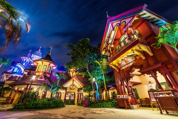 Bên ngoài một nhà hàng ở Disneyland. Ảnh: Tom Bricker/flickr.com