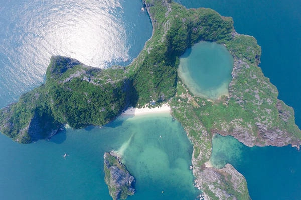  Đảo Mắt Rồng nhìn từ trên cao. Ảnh: Dragon Eye Island