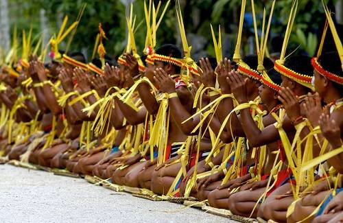 Mọi thành viên trong bộ tộc đều biết rõ chủ nhân thực sự của viên đá là ai nên cho dù nó có đang ở đâu thì điều đó cũng không quan trọng. Ảnh: Tumblr
