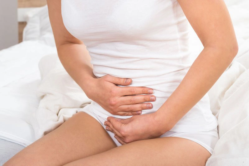 Đau bụng dưới kèm trễ kinh có sao không?