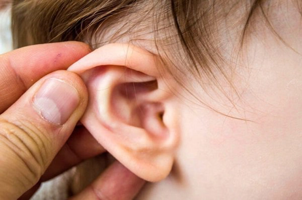 Bé hay ốm khi giao mùa