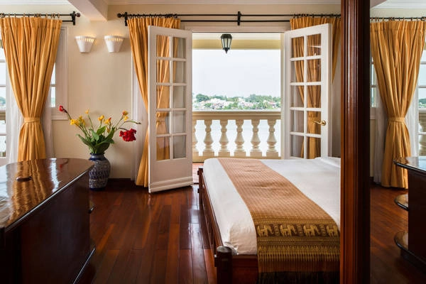 Không gian thoáng đãng lộng gió tạo cảm giác thư thái cho du khách khi nghỉ chân tại đây.
