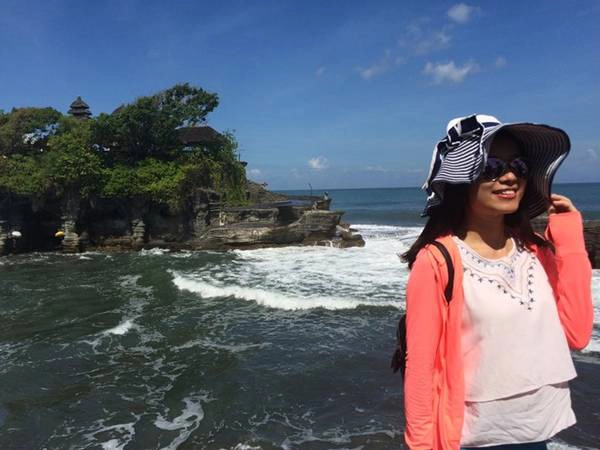Tanah Lot - ngôi đền thiêng nổi tiếng ở Bali. Tanah Lot - ngôi đền thiêng nổi tiếng ở Bali.