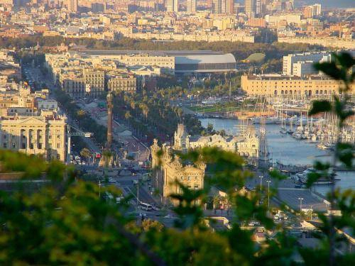 Người ta gọi Barcelona là “Thành phố để sống và chia sẻ” den-barcelona-khong-chi-co-bong-da-ivivu-2