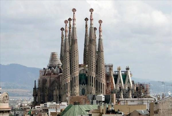 Ấn tượng của Barca còn nằm ở khu phố cổ Barri Gotic, nơi mà từ thế kỷ 14 đã là một trong những trung tâm lịch sử thời trung cổ rộng lớn nhất châu Âu. Ấn tượng của Barca còn nằm ở khu phố cổ Barri Gotic, nơi mà từ thế kỷ 14 đã là một trong những trung tâm lịch sử thời trung cổ rộng lớn nhất châu Âu.