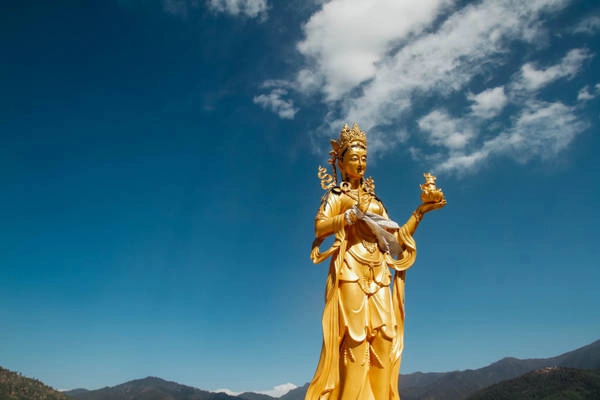 Đây cũng là điểm đến cho hàng triệu tín đồ hành hương, tìm kiếm hạnh phúc, bình an. Đây cũng là điểm đến cho hàng triệu tín đồ hành hương, tìm kiếm hạnh phúc, bình an.