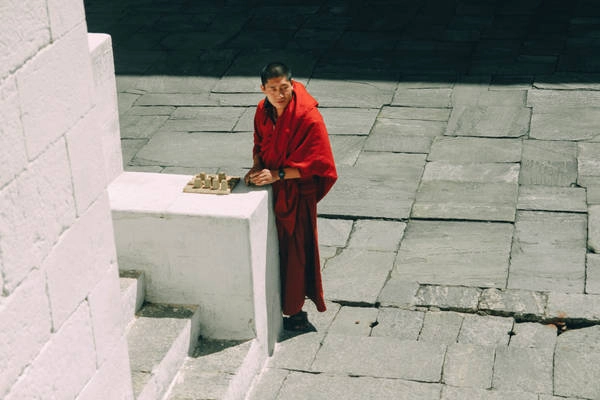 Đặc sản của Bhutan không chỉ là những tu viện vắt vẻo bên triền núi, quang cảnh hùng vĩ mà nằm ở những điều rất bình dị. Nhiều đôi vợ chồng Việt hiếm muộn tìm đến ngôi làng cầu con nằm ở một vùng quê xa xôi, cầu nguyện tại chùa Chimi Lhakhang. Dường như nơi này trao gửi niềm tin cho những cặp vợ chồng có phần kém hạnh phúc khi có khá nhiều cặp đôi đến đây "cầu được ước thấy". Đặc sản của Bhutan không chỉ là những tu viện vắt vẻo bên triền núi, quang cảnh hùng vĩ mà nằm ở những điều rất bình dị. Nhiều đôi vợ chồng Việt hiếm muộn tìm đến ngôi làng cầu con nằm ở một vùng quê xa xôi, cầu nguyện tại chùa Chimi Lhakhang. Dường như nơi này trao gửi niềm tin cho những cặp vợ chồng có phần kém hạnh phúc khi có khá nhiều cặp đôi đến đây "cầu được ước thấy".