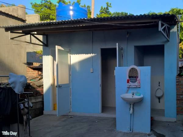 Khu vực nhà vệ sinh chung khá sạch sẽ, khô thoáng. Ảnh: Tiểu Duy Khu vực nhà vệ sinh chung khá sạch sẽ, khô thoáng. Ảnh: Tiểu Duy