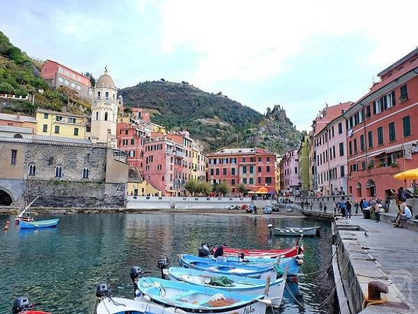 den-cinque-terre-cham-tay-vao-giac-mo-mang-mau-co-tich-cua-nuoc-y-ivivu-15