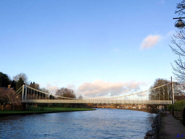 Cầu Mới (New Bridge) trên đường Buccleuch nổi bật giữa một ngày trời nắng đẹp - Ảnh: Kim Ngân