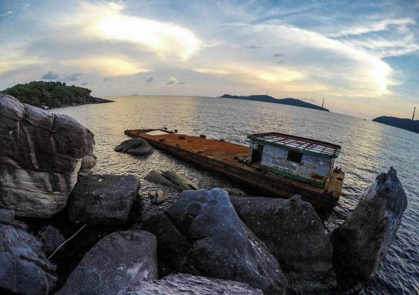 Chiều muộn trên bãi đá. Chiều muộn trên bãi đá.