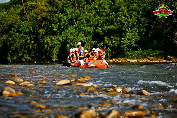 Chèo thuyền phao vượt thác, một hoạt động giải trí thú vị mà bạn nhất định không nên bỏ qua khi đến với Khu du lịch Rừng Madagui. Chỉ gần 2km thác ghềnh nhưng sẽ cần rất nhiều cố gắng và sự đồng tâm của cả một tập thể. Chèo thuyền phao vượt thác, một hoạt động giải trí thú vị mà bạn nhất định không nên bỏ qua khi đến với Khu du lịch Rừng Madagui. Chỉ gần 2km thác ghềnh nhưng sẽ cần rất nhiều cố gắng và sự đồng tâm của cả một tập thể.