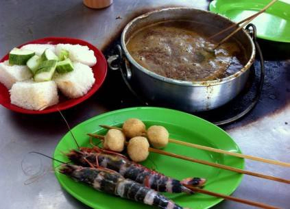 den-melaka-an-satay-celup-ivivu4