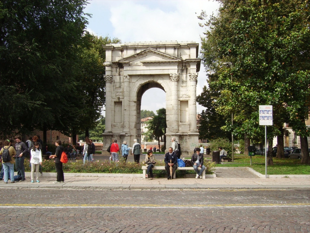 Cổng chào Arco dei Gavi chỉ có một mái vòm Cổng chào Arco dei Gavi chỉ có một mái vòm