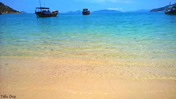 Biển êm sóng, nước trong vắt đã tạo nên một Ninh Vân đẹp như thiên đường. Ảnh: Tiểu Duy Biển êm sóng, nước trong vắt đã tạo nên một Ninh Vân đẹp như thiên đường. Ảnh: Tiểu Duy