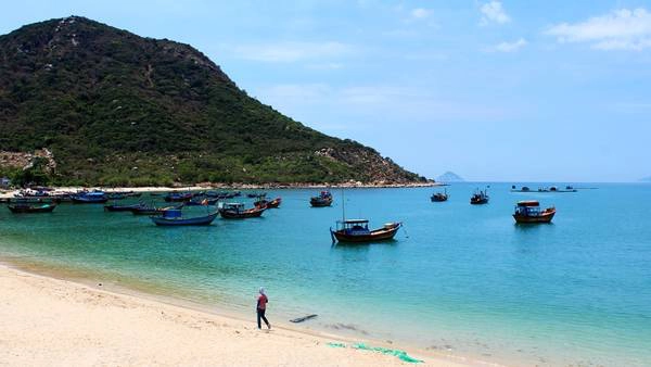 Bao la trời biển Ninh Vân. Ảnh: Kua Bao la trời biển Ninh Vân. Ảnh: Kua