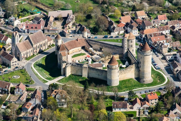 Lâu đài Blandy-les-Tours - Ảnh: photofrot.fr