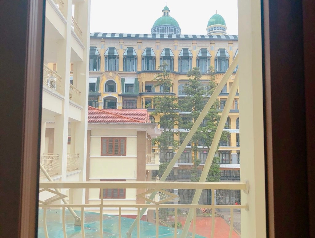 View từ trong nhà nghỉ nhìn ra Sun Plaza (Ảnh: Nhật Lệ) View từ trong nhà nghỉ nhìn ra Sun Plaza (Ảnh: Nhật Lệ)