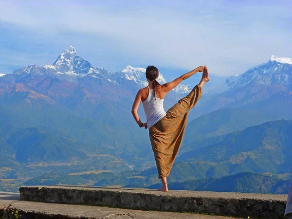 Yoga ở Sarangkot - ảnh: intoroigap Yoga ở Sarangkot - ảnh: intoroigap