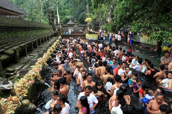 Đền suối thiêng Tampak Siring. Đền suối thiêng Tampak Siring.